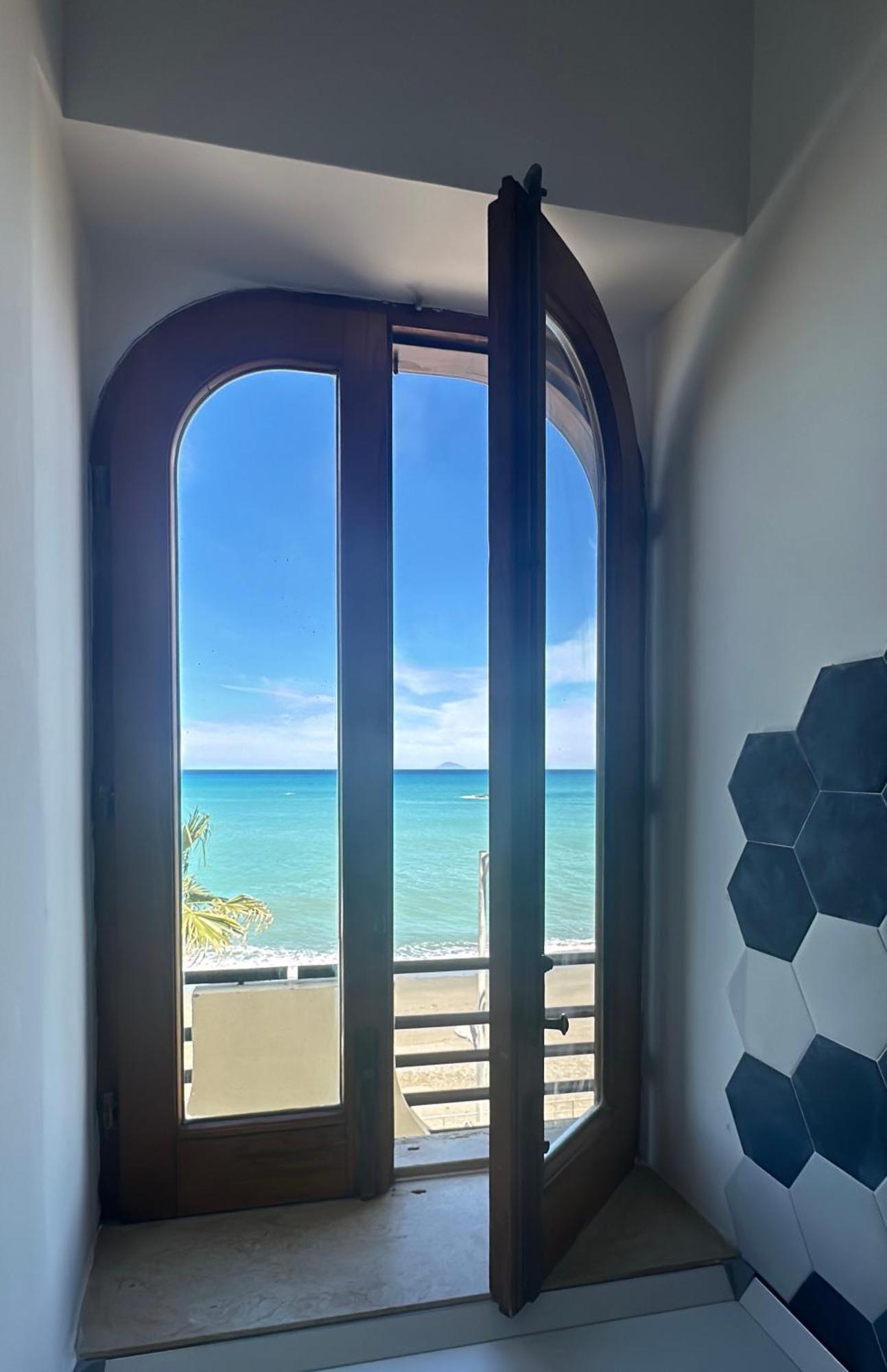 Ferienwohnung La Finestra Di Anna Sul Mare Capo dʼOrlando Exterior foto