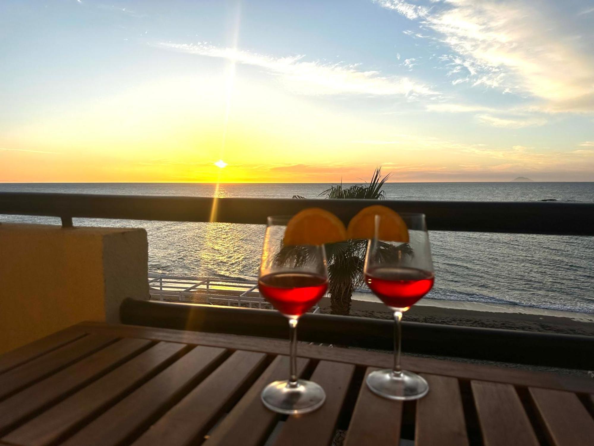 Ferienwohnung La Finestra Di Anna Sul Mare Capo dʼOrlando Exterior foto
